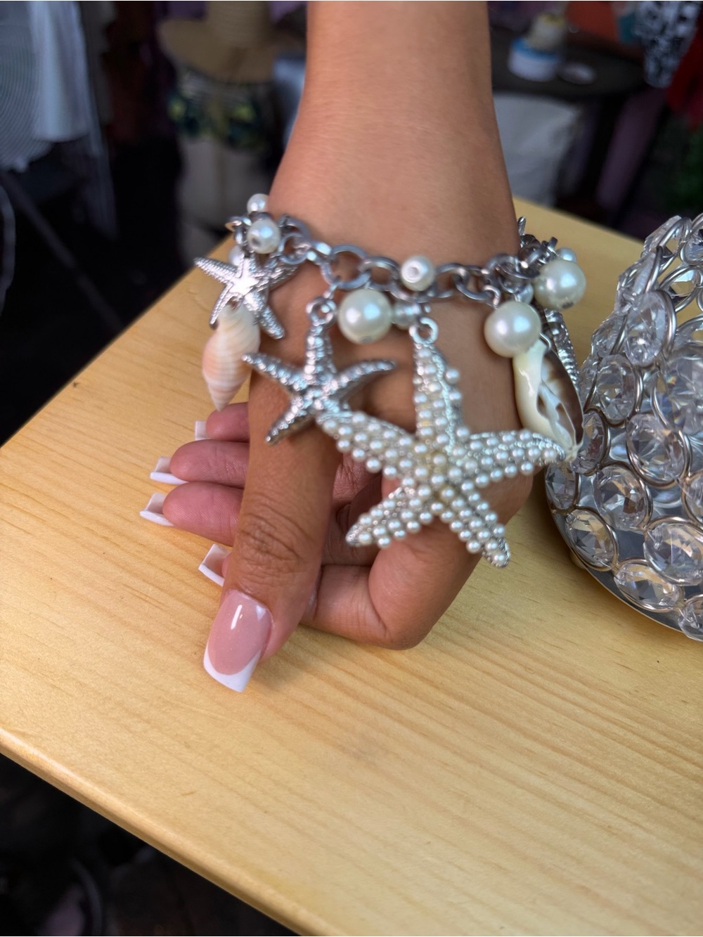 🌊 Coastal Charm Starfish & Shell Charm Bracelet – Pearl Accents – Silver Tone